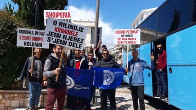 Policia terror mbi qytetarët që vijnë në protestë