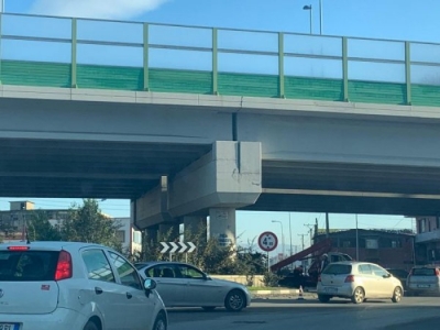Dëmtohet nga tërmeti Mbikalimi i Shkozetit, bllokohet lëvizja