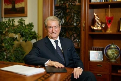 Berisha:Dosjet per korrupsion dhe lidhjet me drogen, meritat per te cilat partia emeroi Roland Zisin rektor.