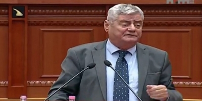 Dashamir Shehi: Askush s’mund ta blejë të kaluarën, parlamenti s’të bën të ndershëm