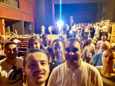 FOTO/ Këlliçi: Shteti i Edi Ramës i vetmi që rrethon Teatrin Kombëtar me policë