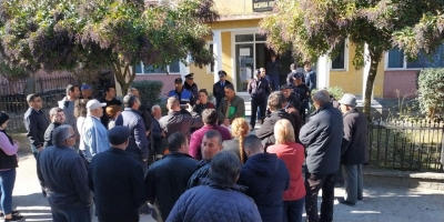‘Po ti je b*thq…’/ Qytetarët shpërthejnë ndaj kryebashkiakut dhe Edi Ramës