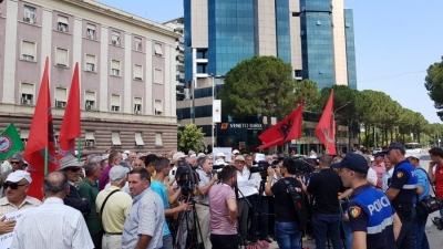 Protesta, policia ndalon dy minatorë