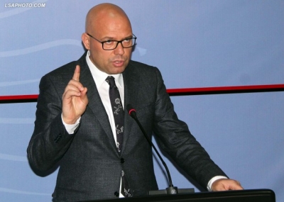 Ironia e Manjanit: Qeveria mund ta shkarkojë Lefter Allën vetëm kur të jetë esëll