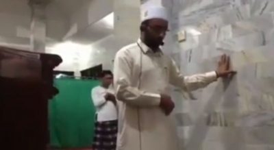 Video që po çudit botën: Tërmeti 7 ballë po shembte xhaminë por imami...(VIDEO)