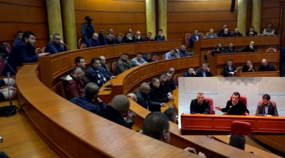 Zbulohet skandali/ Veliaj u takua me &quot;aktorë&quot; dhe jo banorët që protestojnë