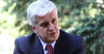 Varianti për Pandeli Majkon, kryeministër i një qeverie tranzitore