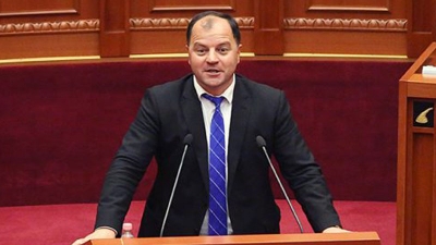 ‘Turp, ky injorant’, Shpërthen Maliqi: Kush është drejtori që nuk pyet as për ministren