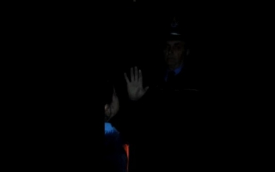 VIDEO / Kjo është fyryra e Sandër Lleshajt që sulmon banorët e &quot;Astirit&quot; dhe i provokon