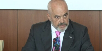 Edi Rama projekton ndryshime drastike në Qeveri