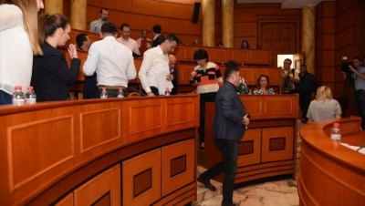 Veliaj u tha shpellarë banorëve, opozita merr vendim ekstrem edhe në Këshillin Bashkiak