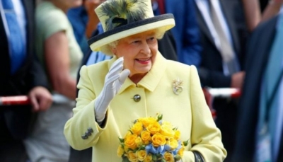 Njihuni me arsyen pse mbretëresha Elizabeth mban dorashka