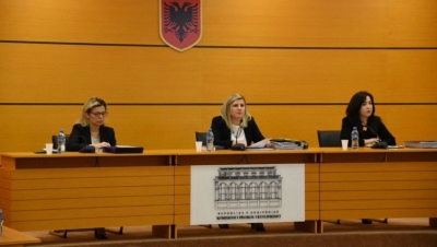 Ç&#039;po ndodh me vettingun, pezullohet për 3 muaj
