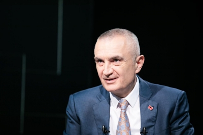 Presidenti Meta: Një këshillë për betejën buzë humnerës