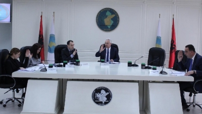 Dekreti për shtyrjen e zgjedhjeve përçan KQZ-në, kryetari Zguri braktis mbledhjen