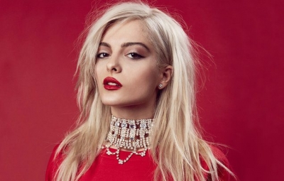 Një ditë para prezantimit të këngës së re, Bebe Rexha irriton fansat: E përdalë… (FOTO)