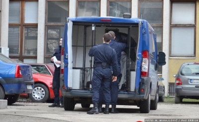 Arratisja spektakolare e shqiptarit nga burgu serb, shtyn policin dhe vrapon mes bulevardit