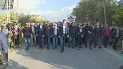 LIVE/ &quot;Beteja që ka nisur është pa kthim&quot;, Basha me protestuesit në Elbasan