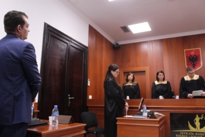 Shkarkohet nga detyra anëtari i Kushtetueses, Besnik Muçi