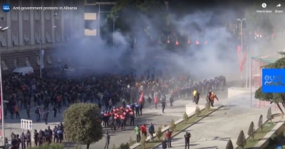 “Euronews” transmeton live protestën