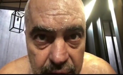 Rama lakuriq për të harruar Surrelin