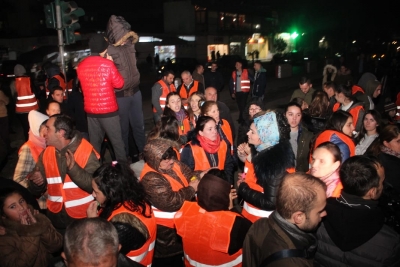 Mesazhi i fortë nga protesta e Unazës së Re: &quot;Gjaku në gju të vejë, shtëpitë nuk i lëmë&quot;