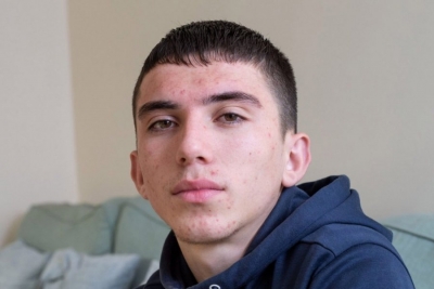 Adoleshenti shqiptar në Angli po tmerrohet nga dëbimi, rrahjet dhe lypja që la në Shqipëri