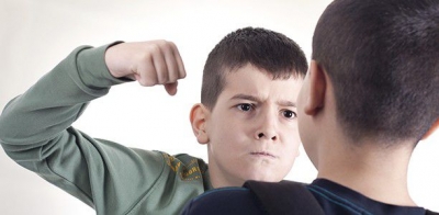 Pse fëmijët bëhen agresivë?