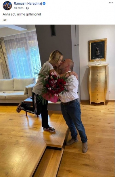 Puthje e përqafime, Ramush Haradinaj suprizon bashkëshorten për ditëlindje, publikon foton e ëmbël duke …