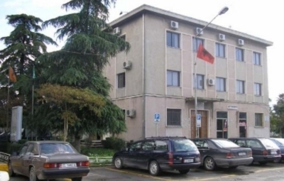 BKH dhe policia mësyjnë në bashkinë e Elbasanit, sekuestrohet telefoni i nënkryetares