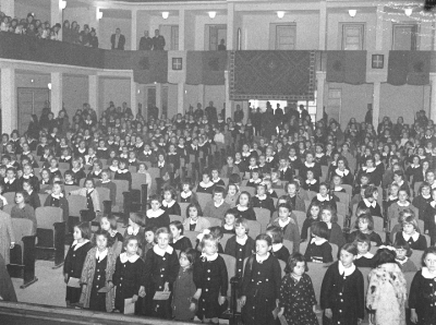 1940/Salla e Teatrit pa ushtarë dhe pa kuaj