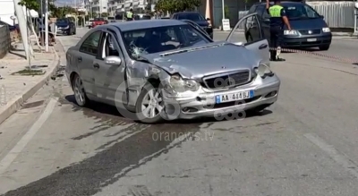 Makina përplaset me shtyllën, plagosen 4 persona