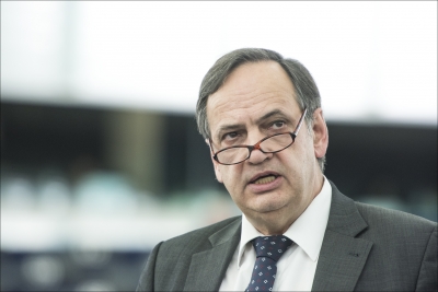 Knut Fleckenstein dhe një grup eurodeputetësh zbarkojnë në Tiranë!