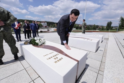Basha e mbyll vizitën në Prekaz: Liria është e shtrenjtë për shqiptarët