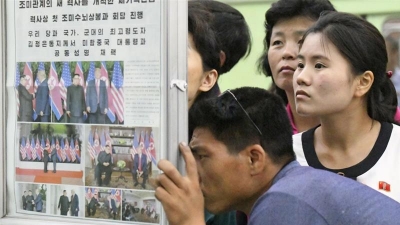 Koreja e Veriut feston takimin historik Trump-Kim Jong
