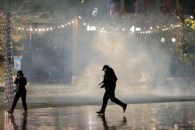 Protestuesit vijojnë me strategji guerile/ Tirana në ‘flakë’