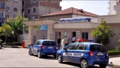 Maskat e armatosura në aksion, grabitje nga tre persona në Skelë të Vlorës