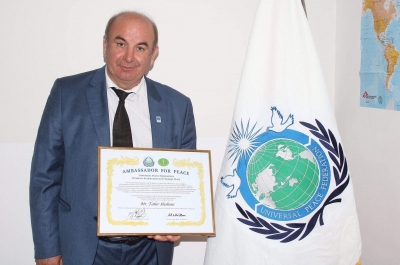 Tahir Shabani merr titull &quot;Ambasador për Paqe&quot; nga Federata e Paqes Universale dhe Federata e Grave për Paqen Botërore