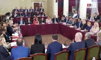 Raporti/ Ligji e ndalon, por 4 deputetë te PS fitojnë 428 tendera