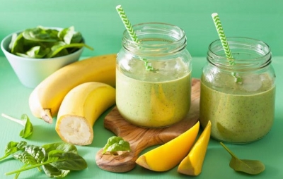 Banane, mjaltë dhe spinaq për mëngjes