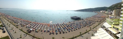 Pushuesit drejt plazheve, bregdeti pa kulla vrojtimi dhe roje bregdetare