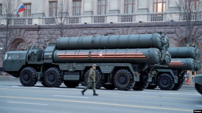 Rusia dërgon sisteme të mbrojtjes së raketave S-400 në Serbi për stërvitje ushtarake