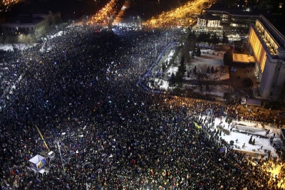 Vazhdojnë protestat në Rumani, qytetarët të vendosur të rrëzojnë qeverinë