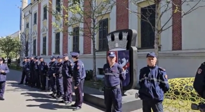 Protesta e qytetarëve: Policia blindon Bashkinë e Tiranës