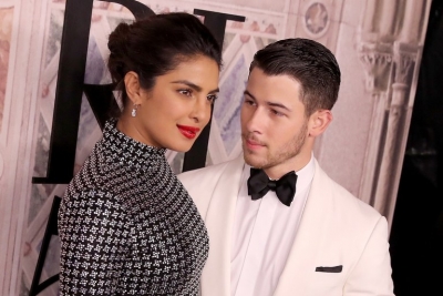 Priyanka Chopra mbledh mikeshat për festën e beqarisë dhe na bindi se pizhamat janë kthyer në trend