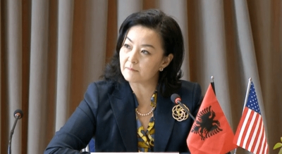 Ambasadorja Kim,mesazh shqiptarëve: SHBA do të vijojnë të qëndrojnë krenare krah jush!