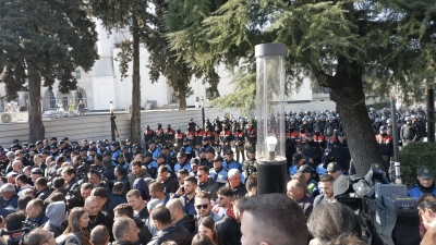 Basha thirrje policisë që të pengojnë arratisjen e Edi Ramës!