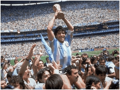 14 vjeç… kampion bote. Maradona e dinte (VIDEO)
