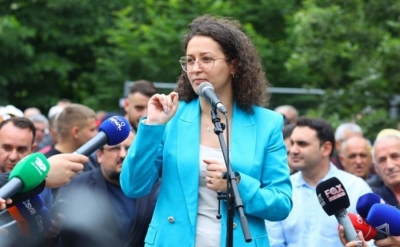 Silva Caka-Veliajt: Nuk harxhon kush plumba për ty, do ikësh si një vemje