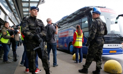 Taksia futet në mes të turmës dhe plagos 7 tifozë në Moskë
